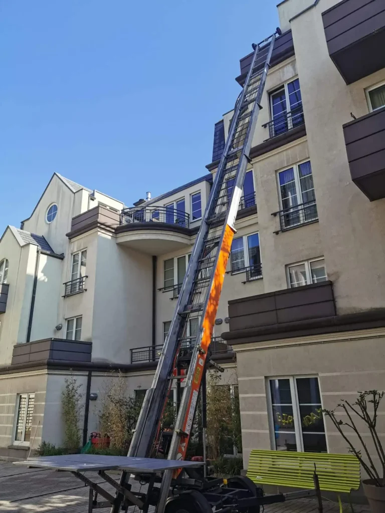 Location de monte-meubles avec opérateur à Bruxelles